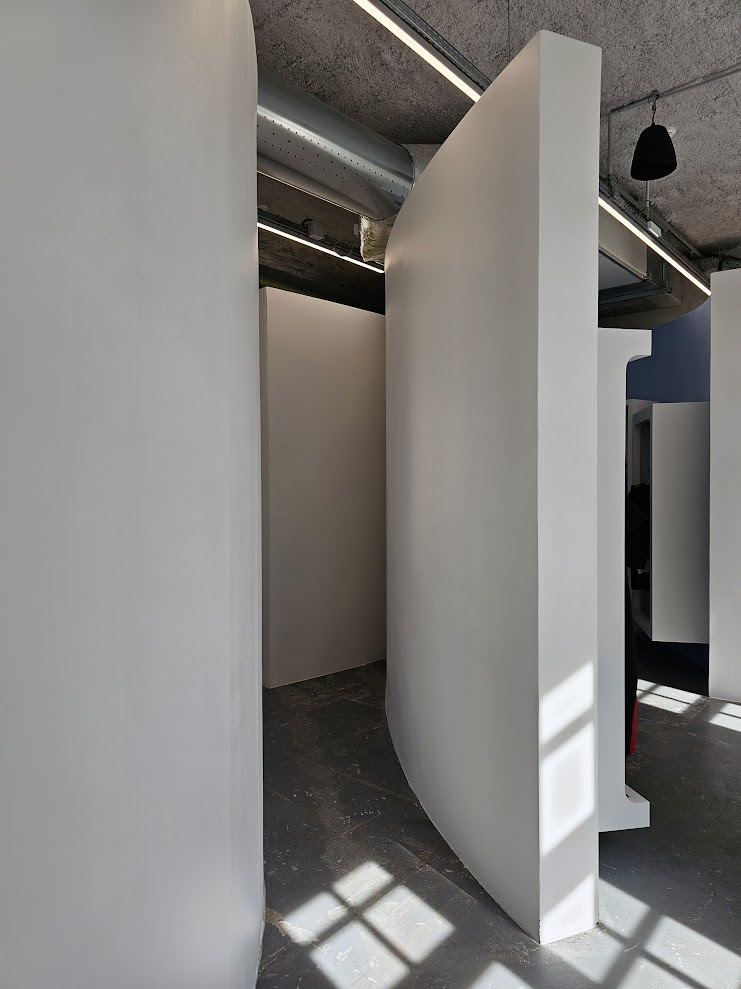 Ronde wanden in een winkel